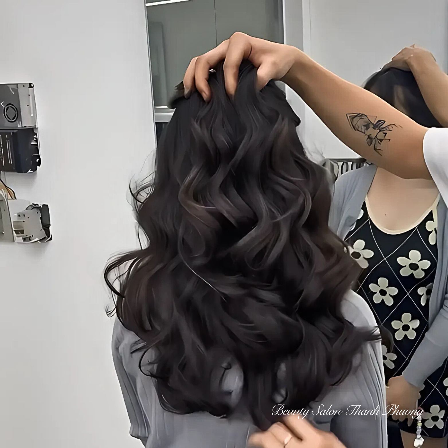 Kiểu tóc uốn xoăn lười